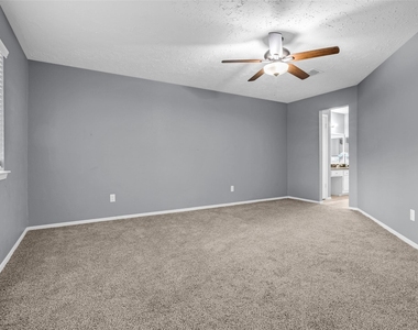 13915 Old Village Lane - Photo Thumbnail 9