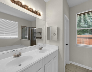 1922 Vale Haven Drive - Photo Thumbnail 7