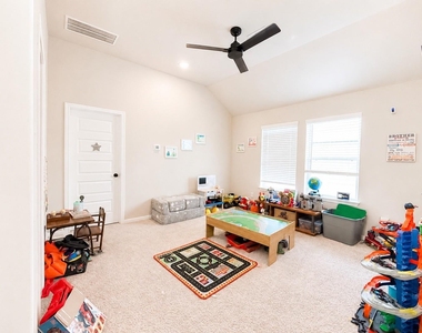377 Selah Court - Photo Thumbnail 7