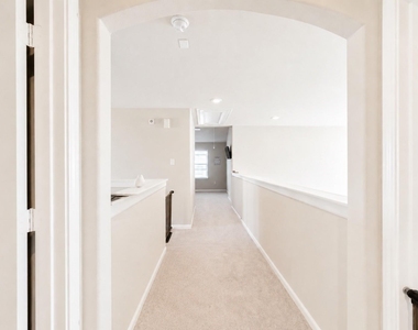 377 Selah Court - Photo Thumbnail 6
