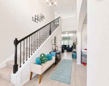 377 Selah Court - Photo Thumbnail 9