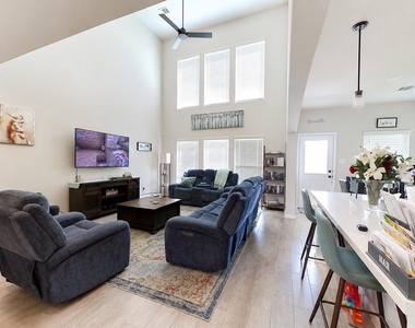 377 Selah Court - Photo Thumbnail 11