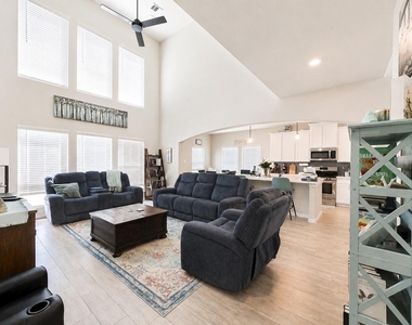 377 Selah Court - Photo Thumbnail 10