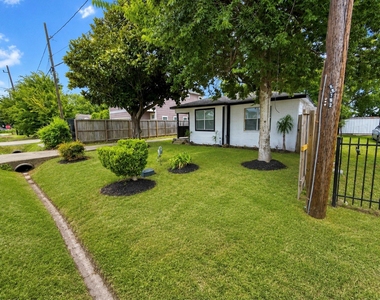 8517 Rubin Street - Photo Thumbnail 2