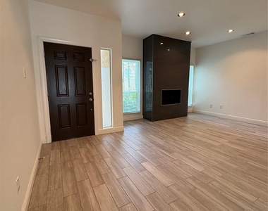 12625 Memorial Drive - Photo Thumbnail 7