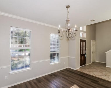 9510 Wakefield Village Drive - Photo Thumbnail 3