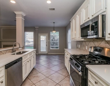 9510 Wakefield Village Drive - Photo Thumbnail 4
