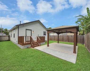 821 E 36th Street - Photo Thumbnail 11