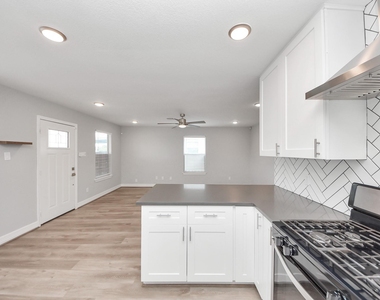 821 E 36th Street - Photo Thumbnail 28