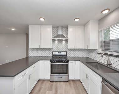 821 E 36th Street - Photo Thumbnail 30