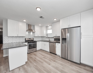 821 E 36th Street - Photo Thumbnail 22