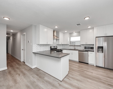 821 E 36th Street - Photo Thumbnail 23
