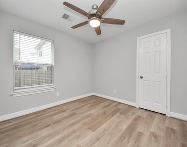 821 E 36th Street - Photo Thumbnail 34