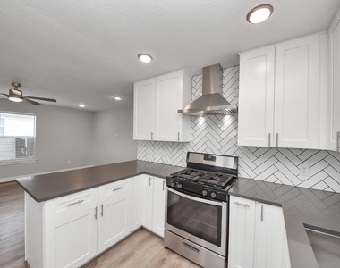 821 E 36th Street - Photo Thumbnail 29