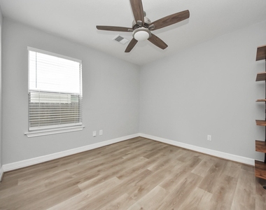 821 E 36th Street - Photo Thumbnail 33