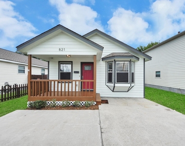 821 E 36th Street - Photo Thumbnail 5