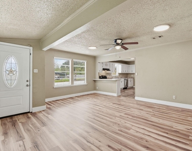 1109 E Walker Street - Photo Thumbnail 6