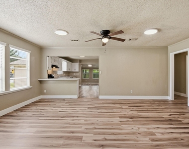 1109 E Walker Street - Photo Thumbnail 11