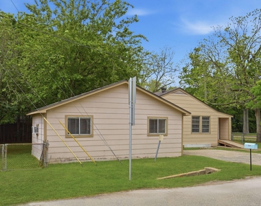 1109 E Walker Street - Photo Thumbnail 2