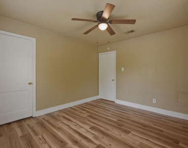 1109 E Walker Street - Photo Thumbnail 36