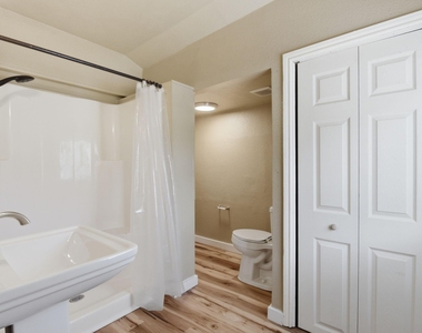 1109 E Walker Street - Photo Thumbnail 27