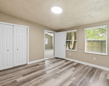 1109 E Walker Street - Photo Thumbnail 22