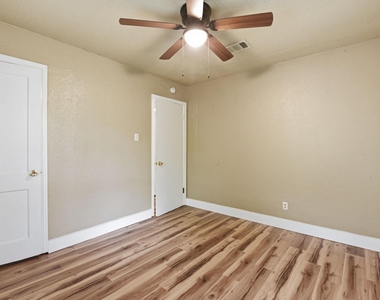 1109 E Walker Street - Photo Thumbnail 32
