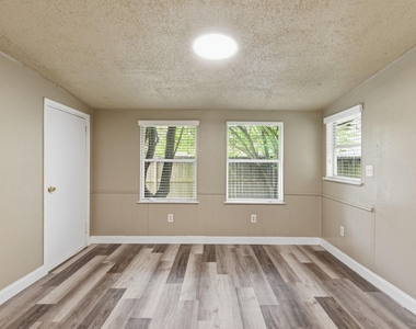 1109 E Walker Street - Photo Thumbnail 21