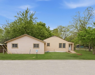 1109 E Walker Street - Photo Thumbnail 4