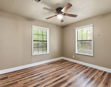1109 E Walker Street - Photo Thumbnail 31