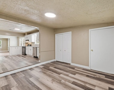1109 E Walker Street - Photo Thumbnail 19