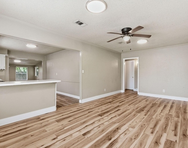 1109 E Walker Street - Photo Thumbnail 10