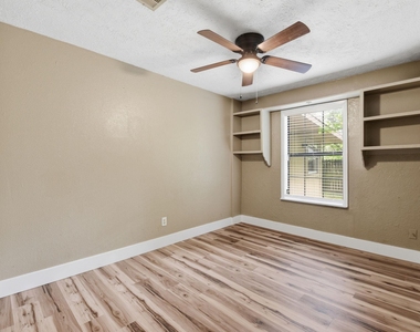 1109 E Walker Street - Photo Thumbnail 29