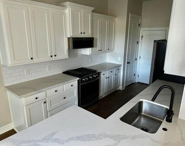 5100 Westgate Lane - Photo Thumbnail 5