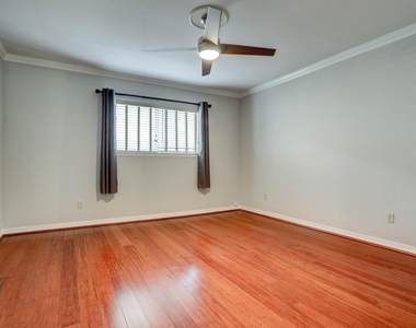 611 Hawthorne Street - Photo Thumbnail 4