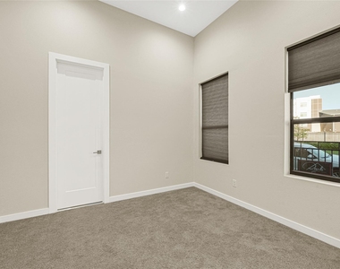 2317 Eagle Street - Photo Thumbnail 7