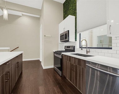 2317 Eagle Street - Photo Thumbnail 11