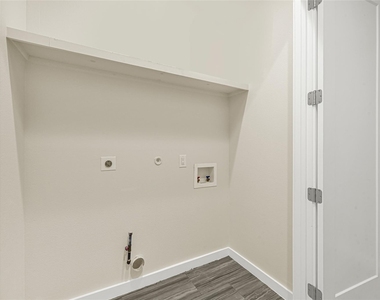 2317 Eagle Street - Photo Thumbnail 21