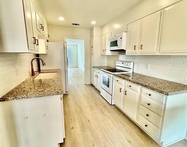 495 Yorktown Lane - Photo Thumbnail 8