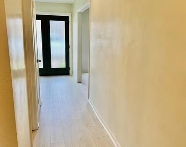 495 Yorktown Lane - Photo Thumbnail 14