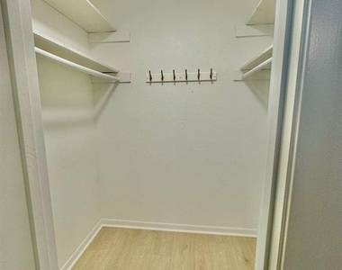 495 Yorktown Lane - Photo Thumbnail 22