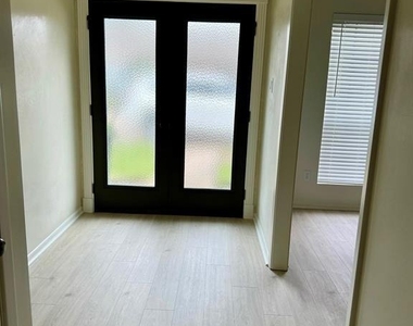 495 Yorktown Lane - Photo Thumbnail 2