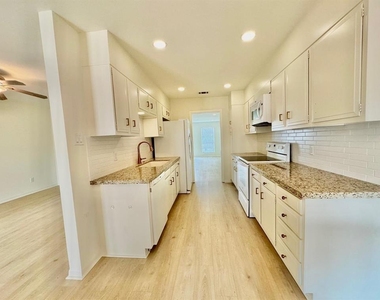 495 Yorktown Lane - Photo Thumbnail 5