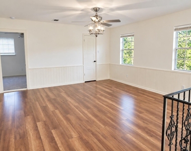 8218 Oak Moss Drive - Photo Thumbnail 10