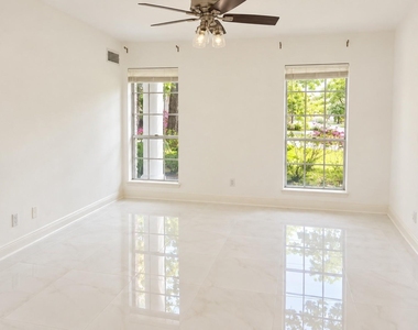 8218 Oak Moss Drive - Photo Thumbnail 16