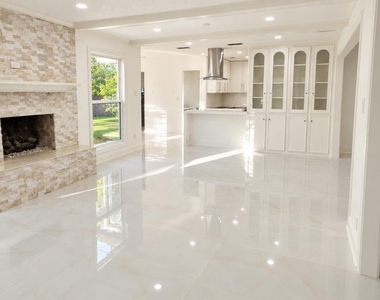 8218 Oak Moss Drive - Photo Thumbnail 7