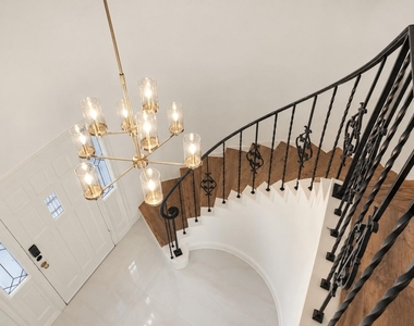 8218 Oak Moss Drive - Photo Thumbnail 4