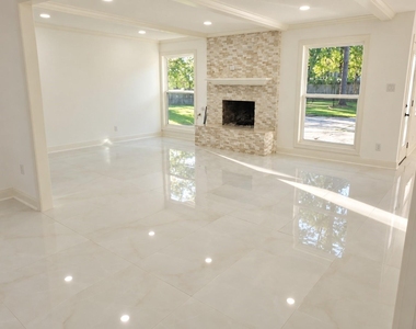 8218 Oak Moss Drive - Photo Thumbnail 6
