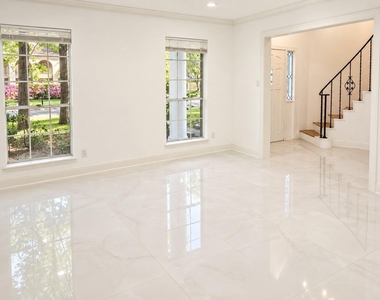 8218 Oak Moss Drive - Photo Thumbnail 5