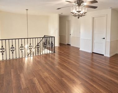 8218 Oak Moss Drive - Photo Thumbnail 8
